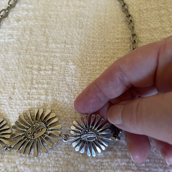 Lucky brand silver/gold necklace - Picture 5 of 8